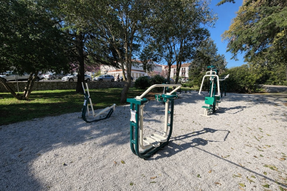 B70077EA 98FA 424C BE00 6F672A92D88C