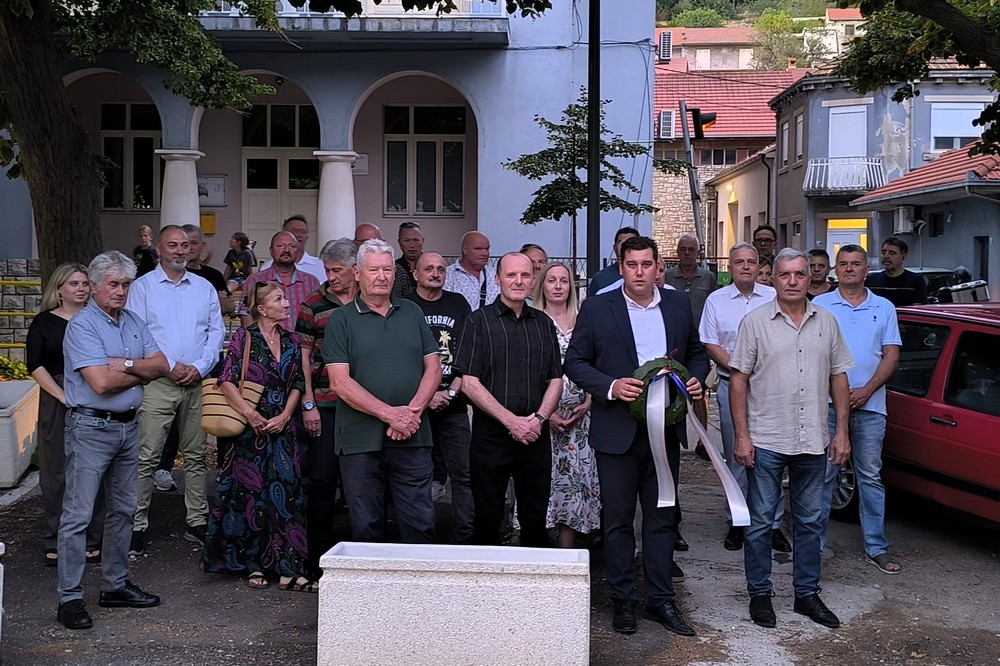 Lovorov Vjenac Blato 001